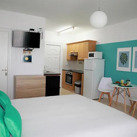 Pearl Ivy's * Pegeia